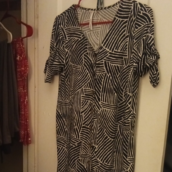 Collection B Black and White Geometric Dress - Picture 1 of 3